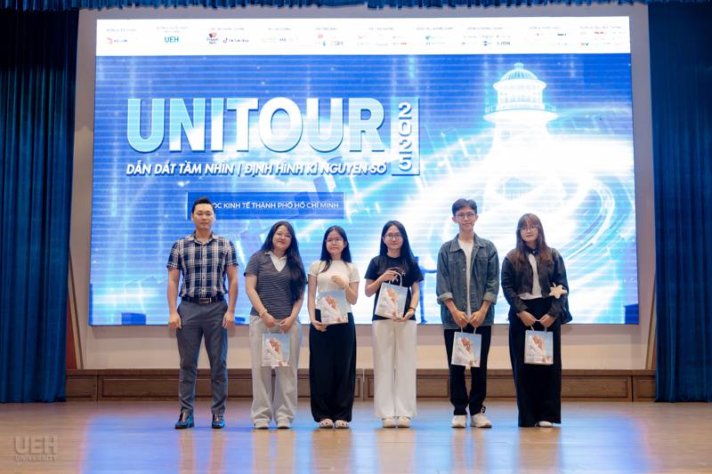 20250917074908 chuong trinh unitour 2025 tai ueh dan dat tam nhin dinh hinh ky nguyen (16)